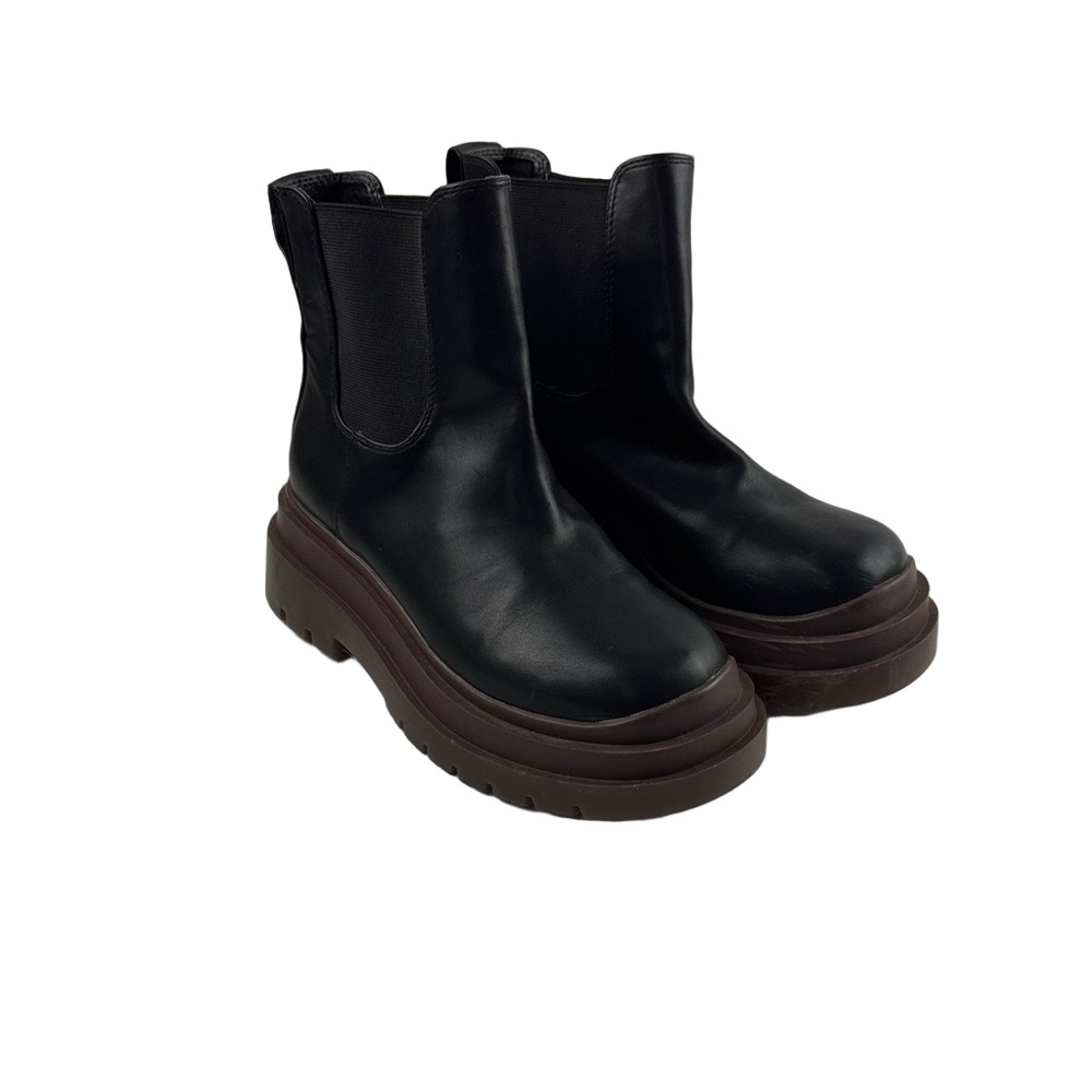 Urban Outfitters Betty Treaded Chelsea Boot